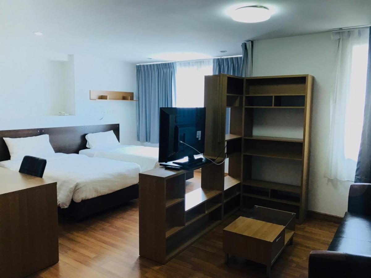 Winner Serviced Apartment Si Maha Phot Exteriör bild