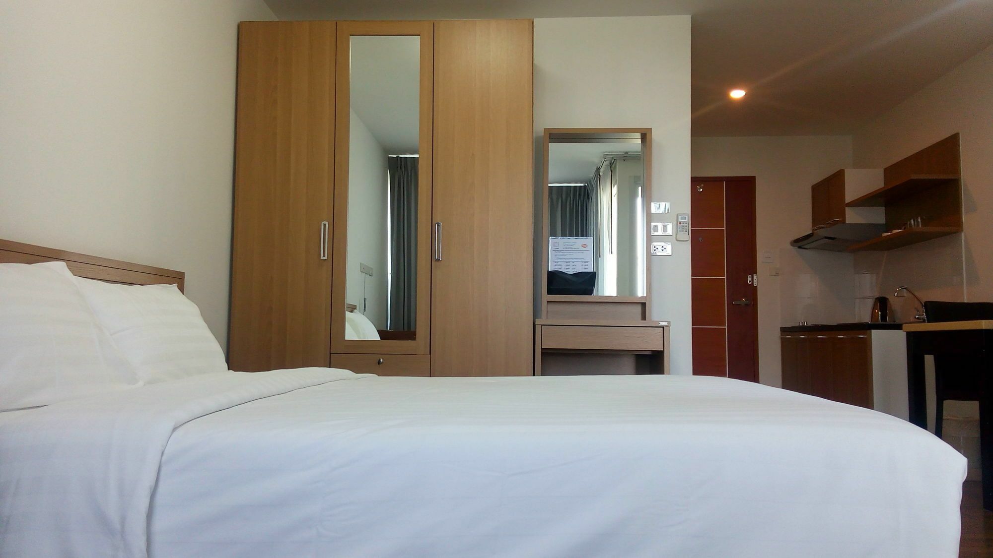 Winner Serviced Apartment Si Maha Phot Exteriör bild
