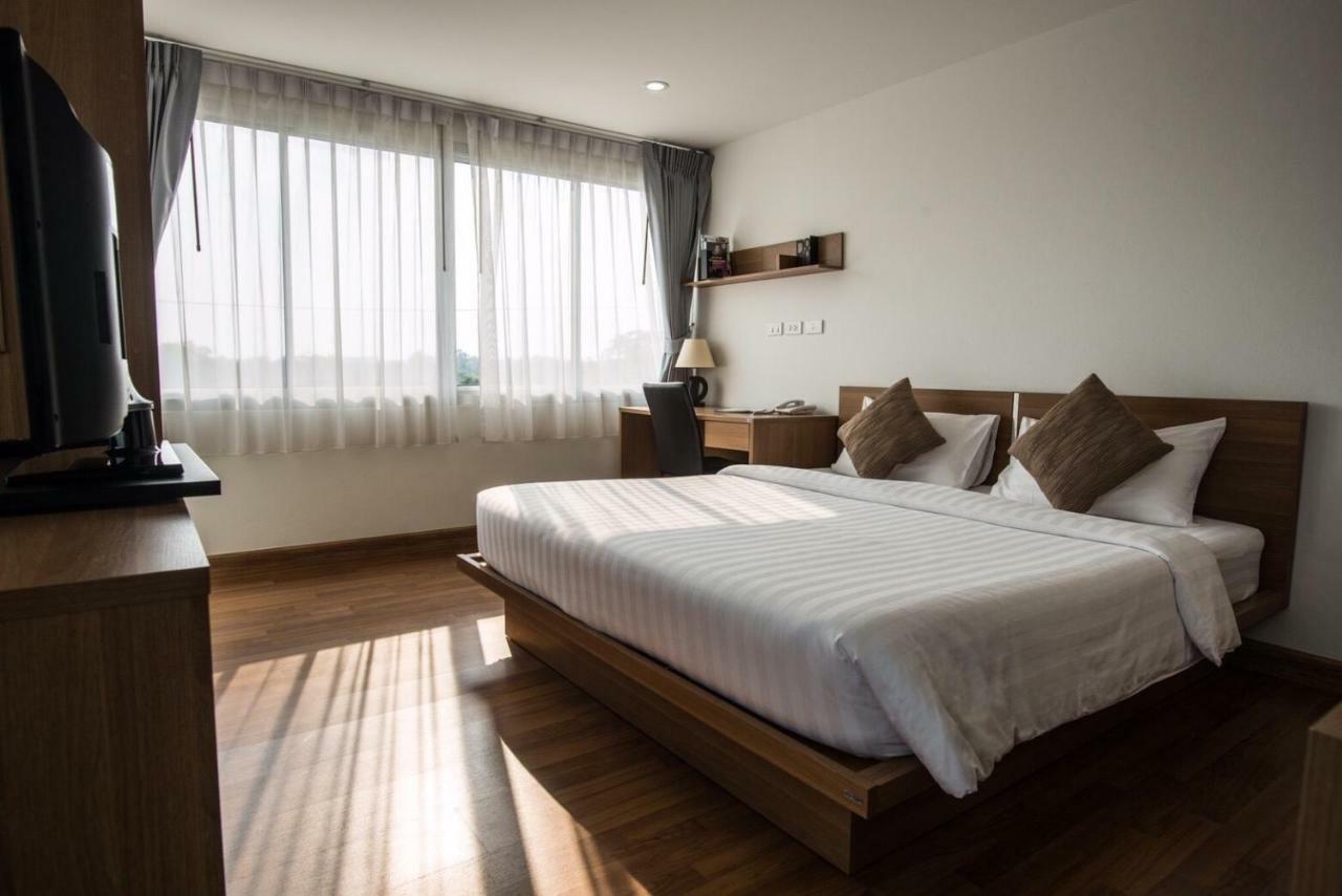 Winner Serviced Apartment Si Maha Phot Exteriör bild